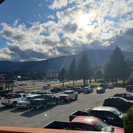 Chalet Inn Kitimat Экстерьер фото