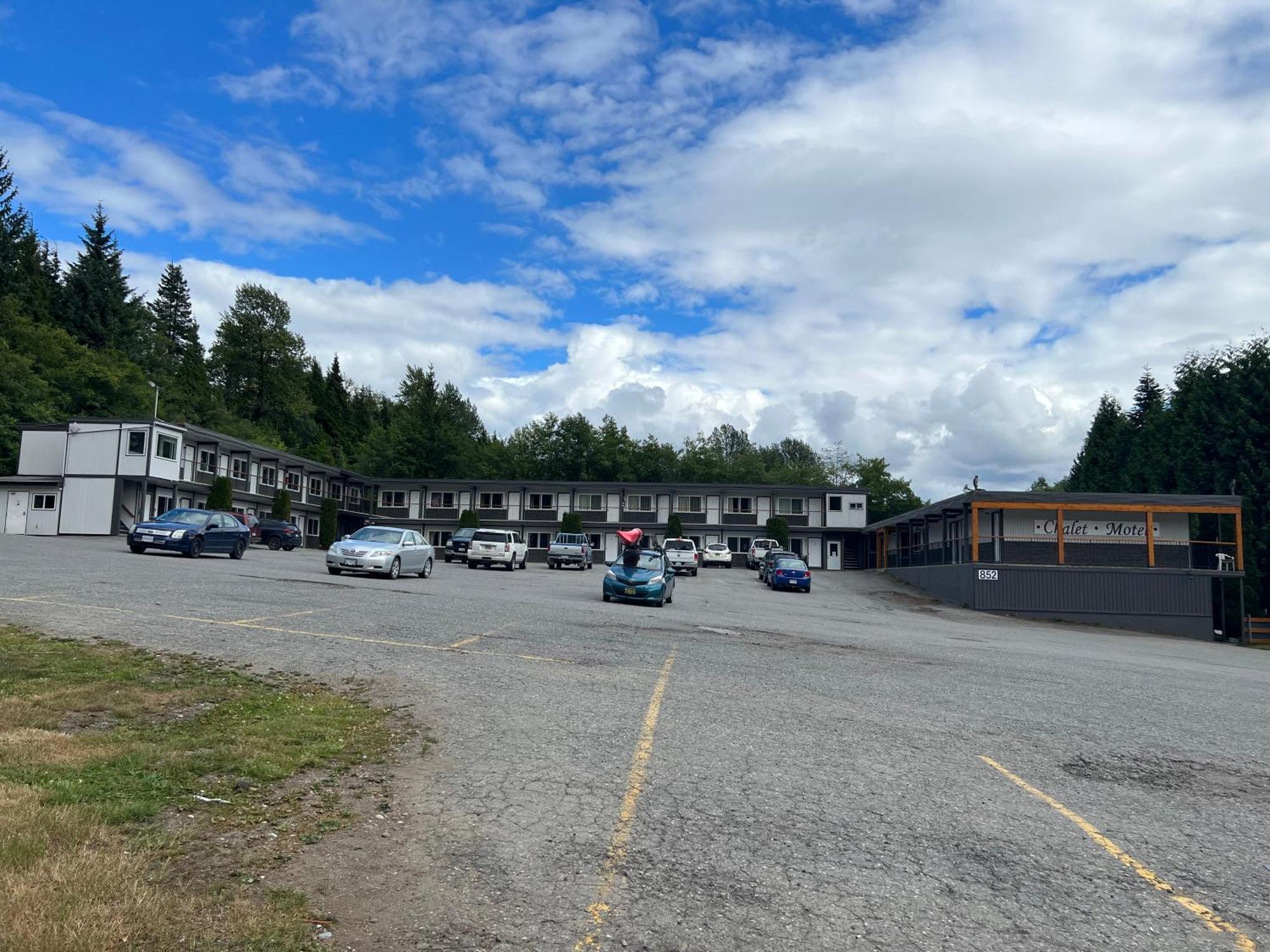 Chalet Inn Kitimat Экстерьер фото