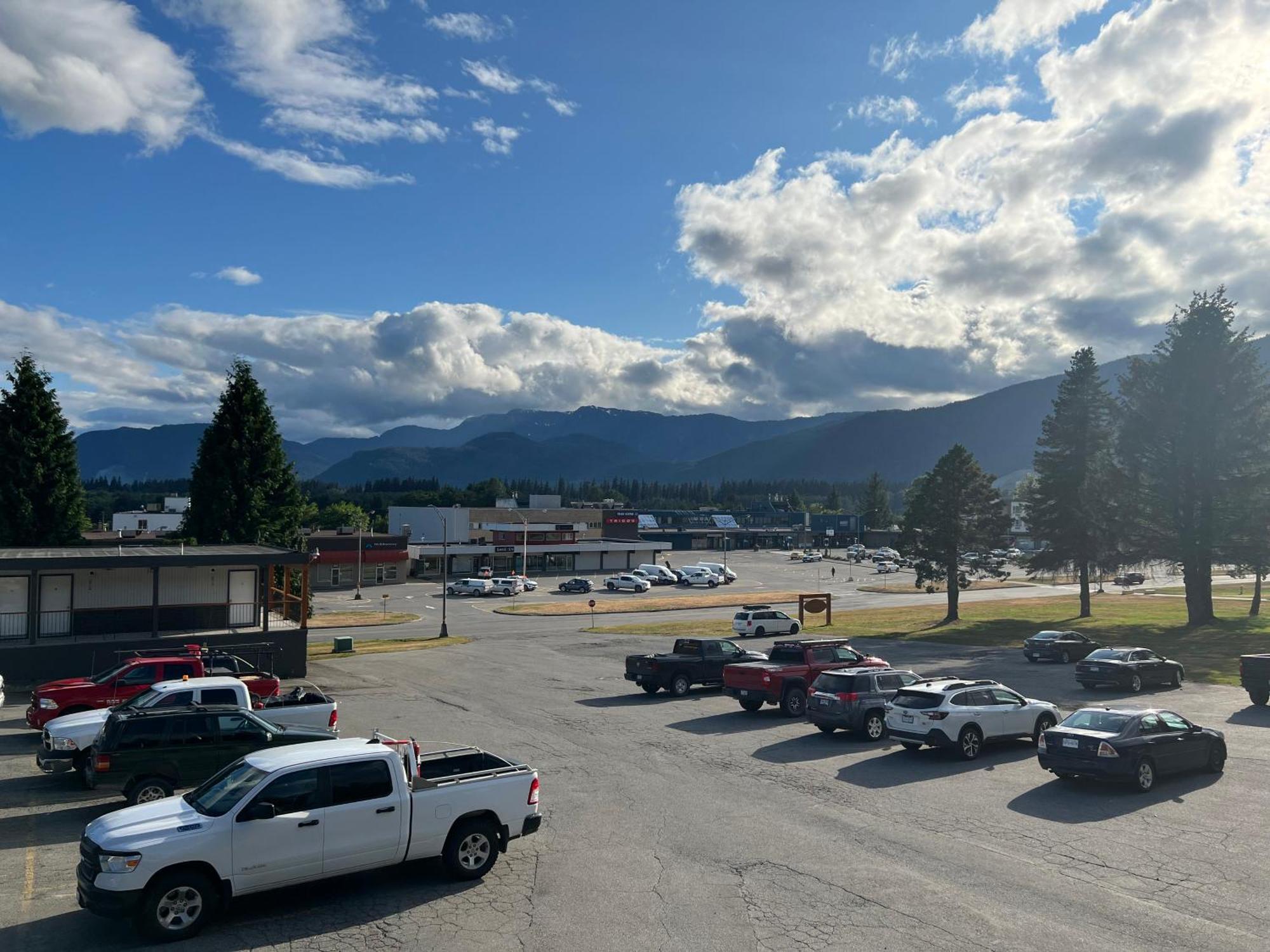 Chalet Inn Kitimat Экстерьер фото