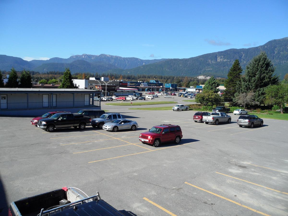 Chalet Inn Kitimat Экстерьер фото