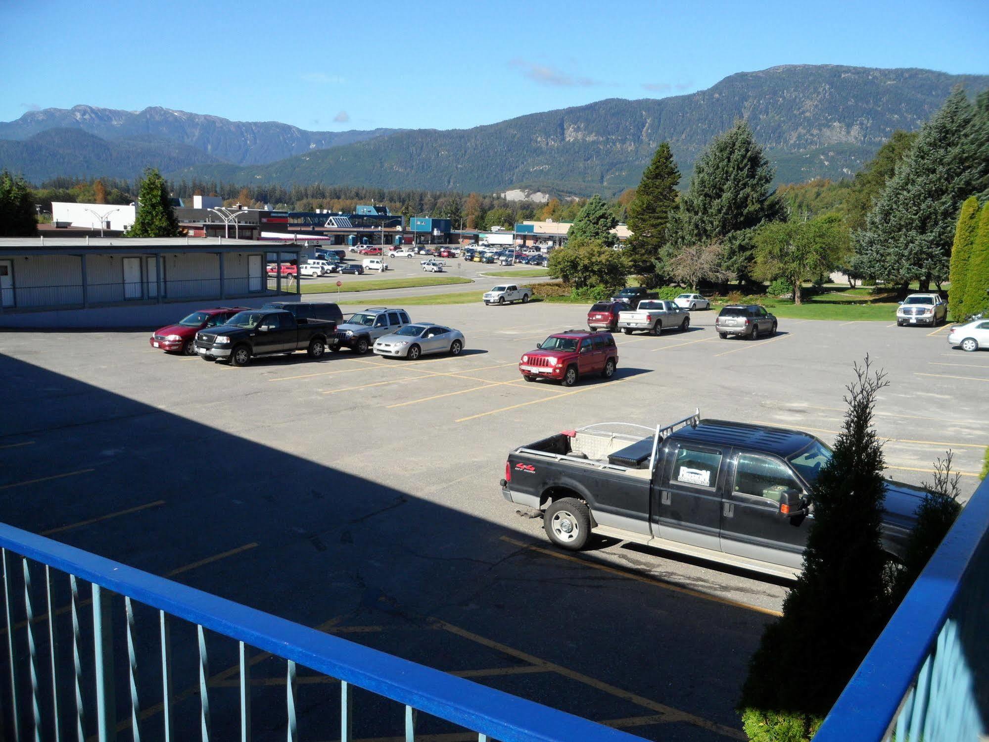 Chalet Inn Kitimat Экстерьер фото