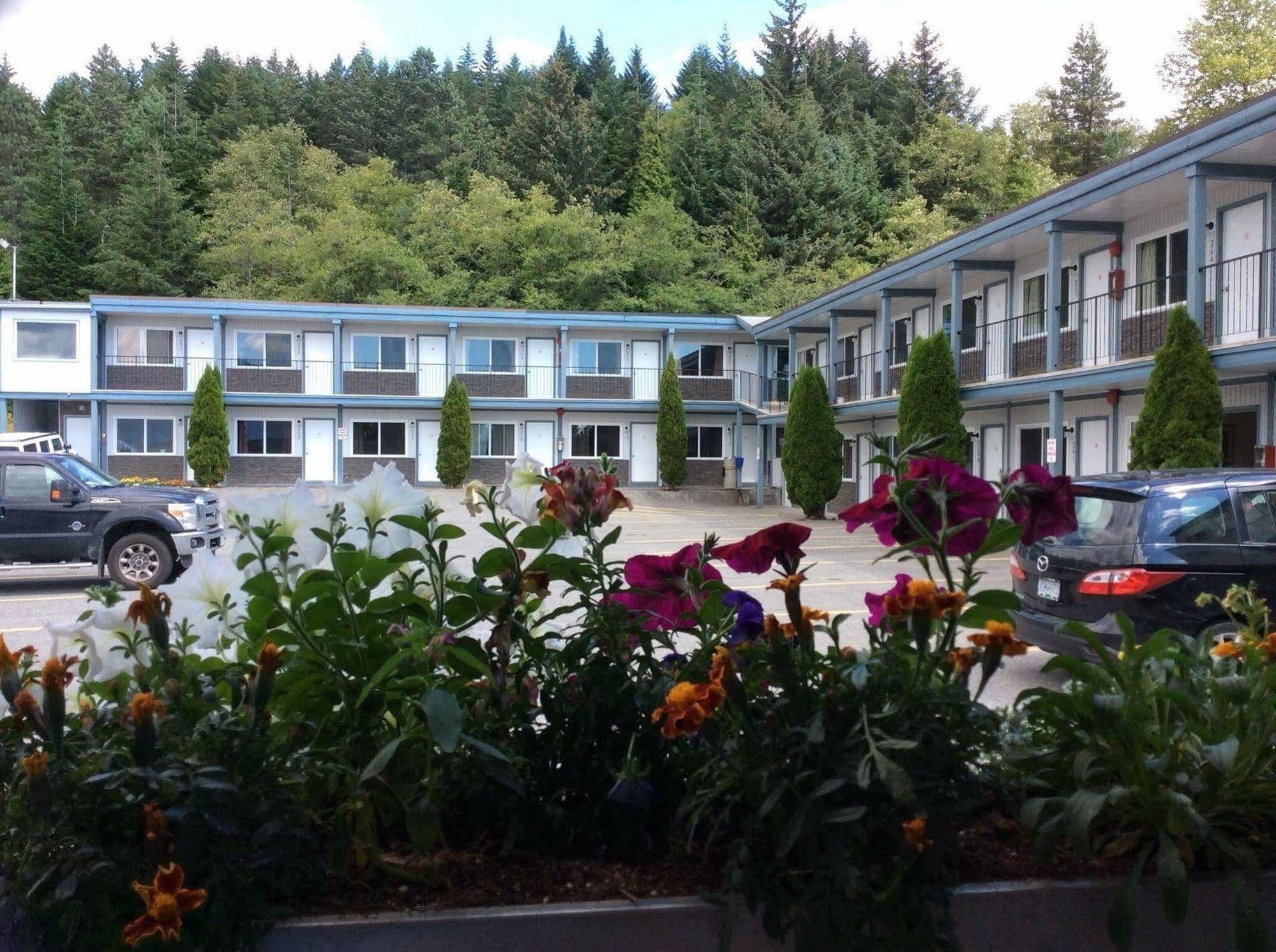 Chalet Inn Kitimat Экстерьер фото