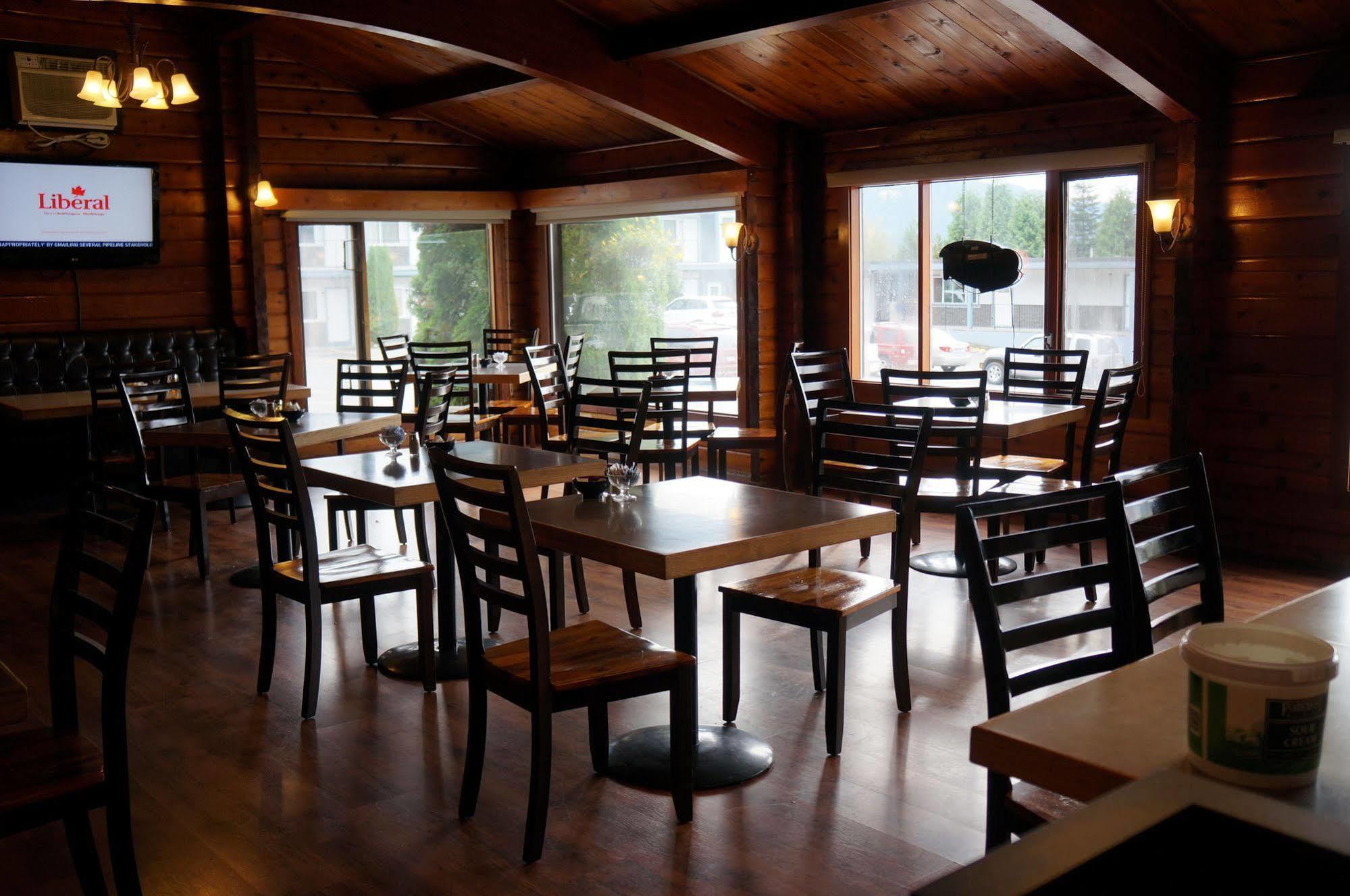 Chalet Inn Kitimat Экстерьер фото